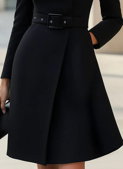 MINA - Vestido con cuello alto y cinturón